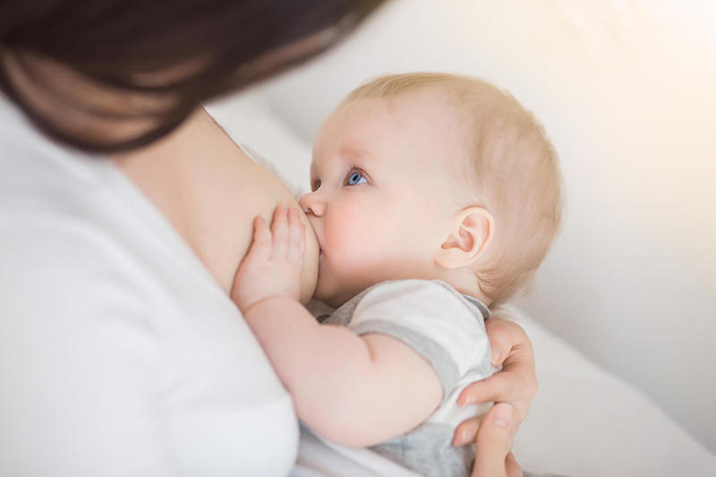 BÉ 6 THÁNG TUỔI CÓ NÊN UỐNG SỮA TƯƠI KHÔNG? CẢNH BÁO TỪ CHUYÊN GIA DINH DƯỠNG!